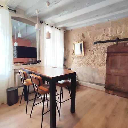 Le 32 En Centre D'uzes Апартаменты *