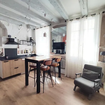 Le 32 En Centre D'uzes Апартаменты